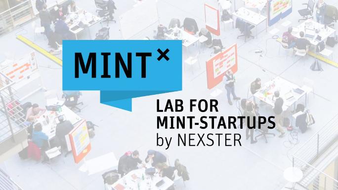 Im Hintergrund ein großer Raum mit Menschen, die an Tischen arbeiten, darübergelegt der Schriftzug "MINTX Lab for MINT Startups by NEXSTER"